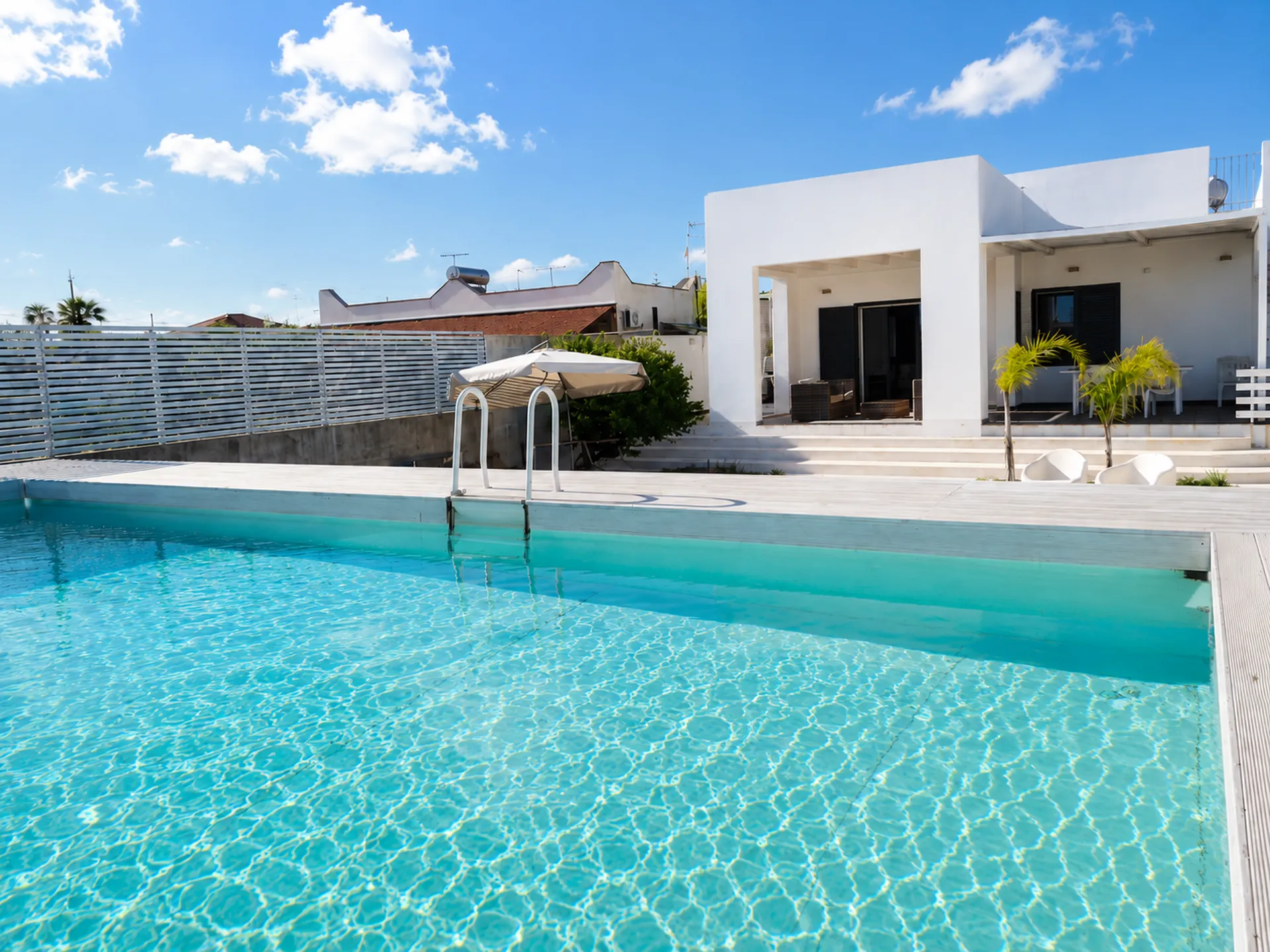 La piscina di Villa Anemone